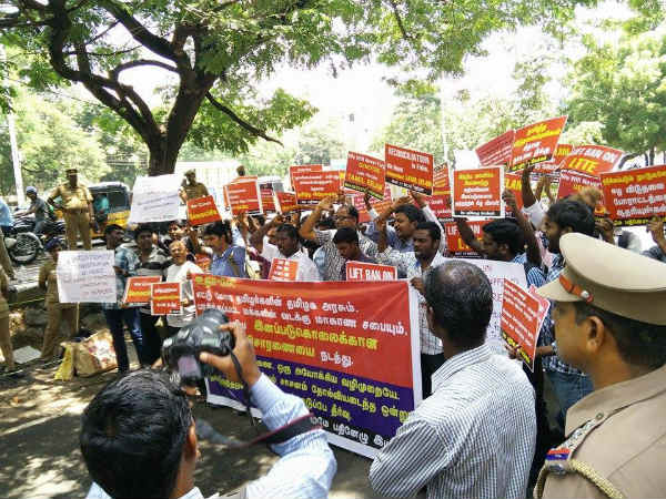 Tamil Movements besiege UN office Tamil Movements besiege UN office