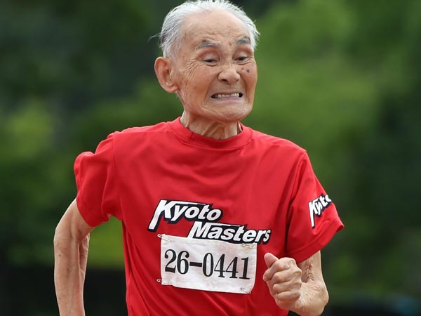105-Year-Old Man Sets World Record by Completing 100-Meter Sprint 105-Year-Old Man Sets World Record by Completing 100-Meter Sprint