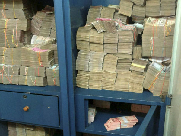 CBDT raid conducted in Kolkata, crores seized and hawala racket unearthed CBDT raid conducted in Kolkata, crores seized and hawala racket unearthed