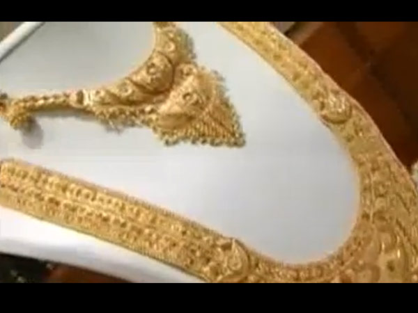 car door broken and jewels theft in Maduranthagam car door broken and jewels theft in Maduranthagam