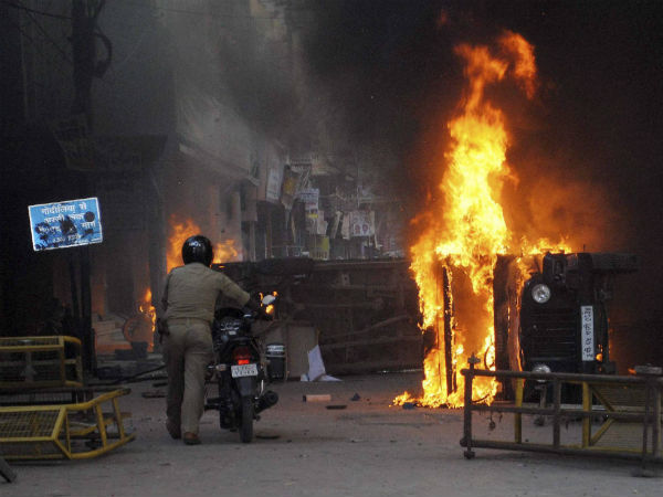 Violence in Varanasi, Curfew Imposed, 29 Arrested Violence in Varanasi, Curfew Imposed, 29 Arrested