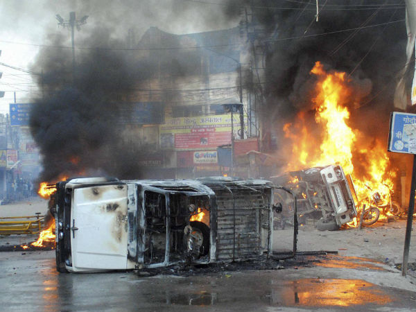 Violence in Varanasi, Curfew Imposed, 29 Arrested Violence in Varanasi, Curfew Imposed, 29 Arrested