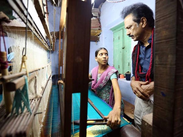 நெசவாளியின் வீட்டில்