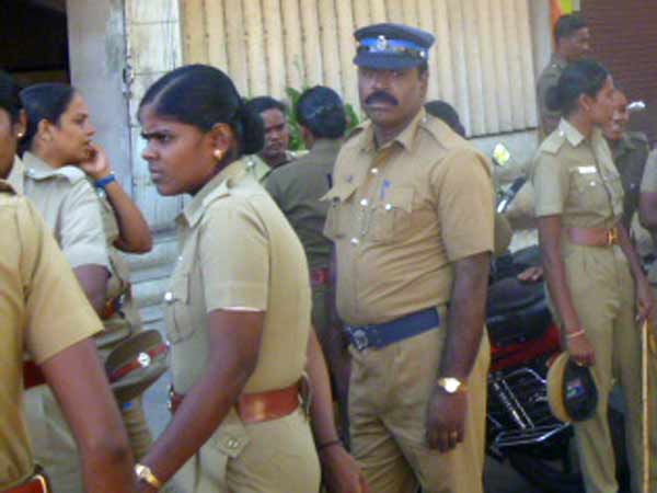 ஆதாரங்களை தேடிய போலீஸ்