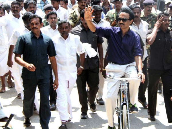 ஆடையில் மாற்றம்