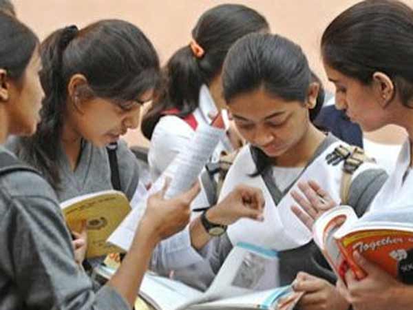 ‘சேர்ந்து’ அமர்ந்ததால் கல்லூரியில் இருந்து வெளியேற்றப்பட்ட 9 மாணவ, மாணவிகள்... கேரளாவில்!