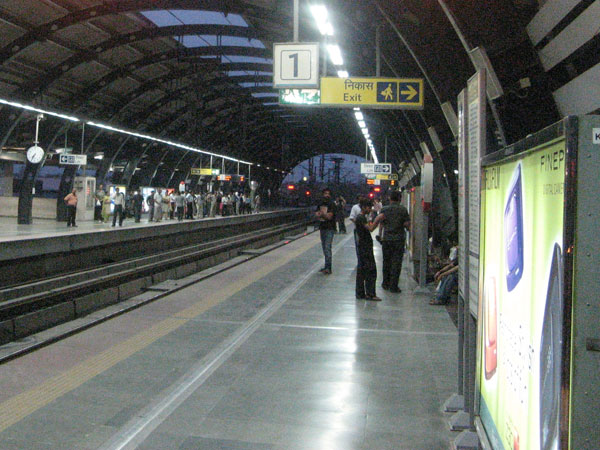 Telecom services get affected in Delhi after tremor Telecom services get affected in Delhi after tremor