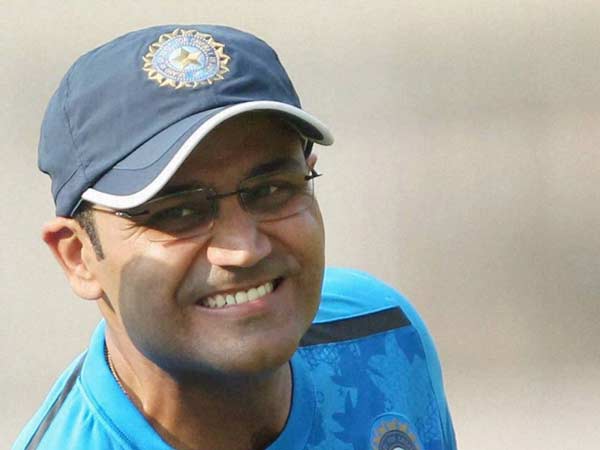 Shaken up by earthquake in Delhi, Virender Sehwag forced to have lunch 'sitting outside' Shaken up by earthquake in Delhi, Virender Sehwag forced to have lunch 'sitting outside'