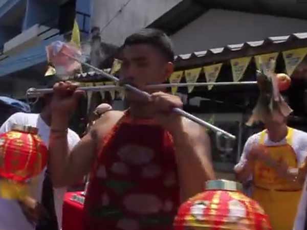 கொத்துக் கொத்தாக இறந்த மக்கள்