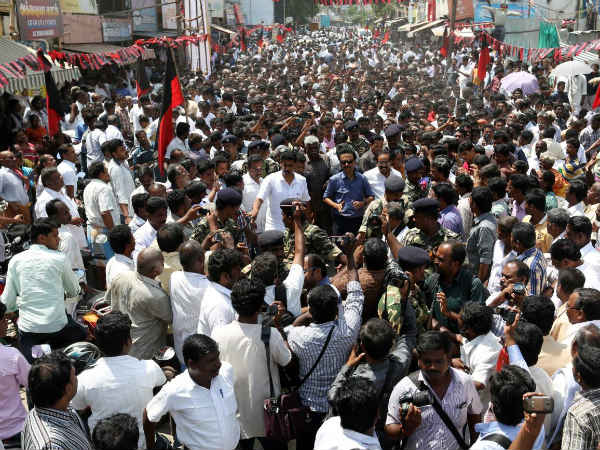 DMK cadres close two tanks in Chengalpattu DMK cadres close two tanks in Chengalpattu