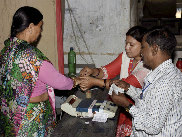 Voting for Bihar 3rd phase polls begin; voters urges on Twitter to cast votes Voting for Bihar 3rd phase polls begin; voters urges on Twitter to cast votes