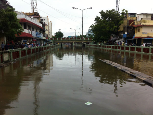 ஆக்கிரமிப்பின் பிடியில்
