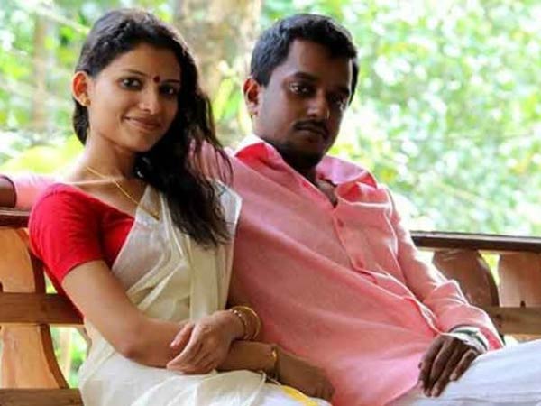 விபச்சார வழக்கால் ஆடிப்போன போராளிகள்.. 'கிஸ் ஆப் லவ்' என்றாலே இப்போ கேரளா 'கப்சிப்'