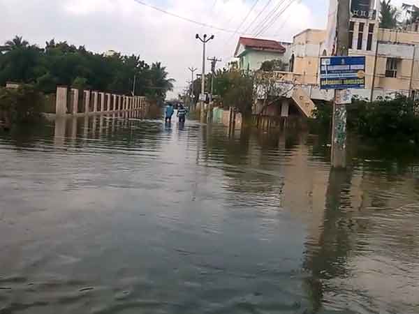 வாகன ஓட்டிகள் சிரமம்...