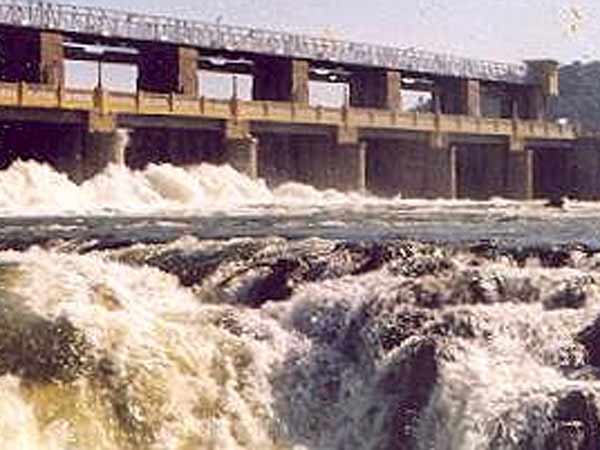Sathanur Anai overflows dueto heavy rain Sathanur Anai overflows dueto heavy rain