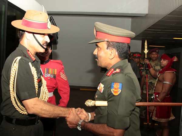 அதிகாரிகளுடன் சந்திப்பு