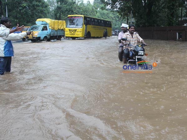 3 சாலைகளும் துண்டிப்பு