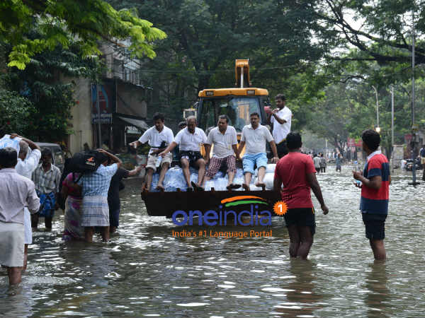 TN Minister supporters oppose to distribute the relief materials TN Minister supporters oppose to distribute the relief materials