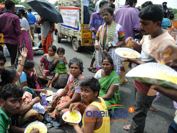 வீட்டிற்குள் புகுந்த வெள்ளம்