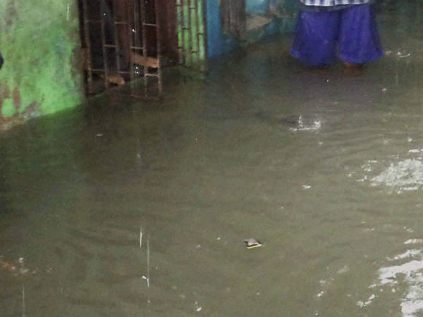 நகருக்குள் நுழைந்த வெள்ளம்