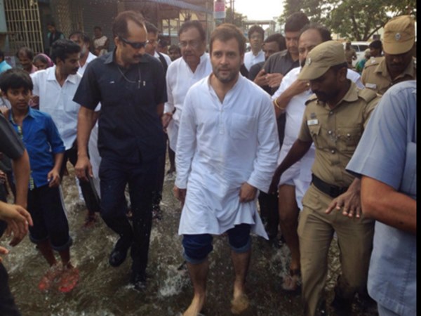 Rahul gandi visited flood area in tamilnadu and pudhucherry Rahul gandi visited flood area in tamilnadu and pudhucherry