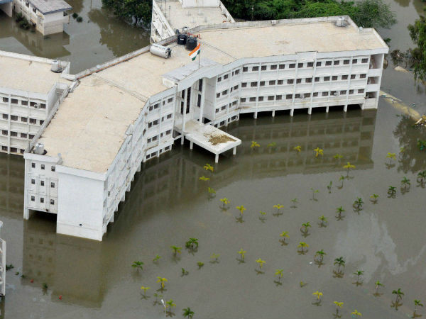 Bangalore gives Rs 3 crore for floods in Chennai Bangalore gives Rs 3 crore for floods in Chennai