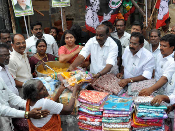 முடிச்சூரில் நிவாரணம்