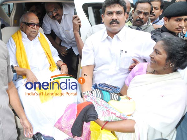 Karunandhi visitsc Chennai flood hit area Karunandhi visitsc Chennai flood hit area