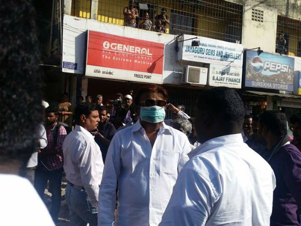 எரிகின்ற வீட்டில்