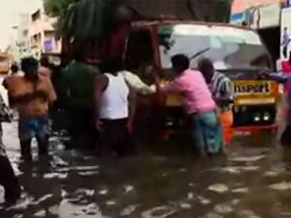டாஸ்மாக் கடை மட்டும் இயங்குது
