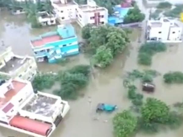 வீடு முழுவதும் நீர்...