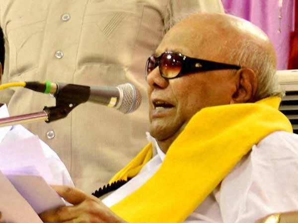 கருணாநிதியின் மஞ்சள் துண்டு, பவளமோதிரம், சிவப்பு கை கடிகாரம்... ரகசியம்  தெரியுமா? | The secrets of Karunanidhi's colour politics - Tamil Oneindia