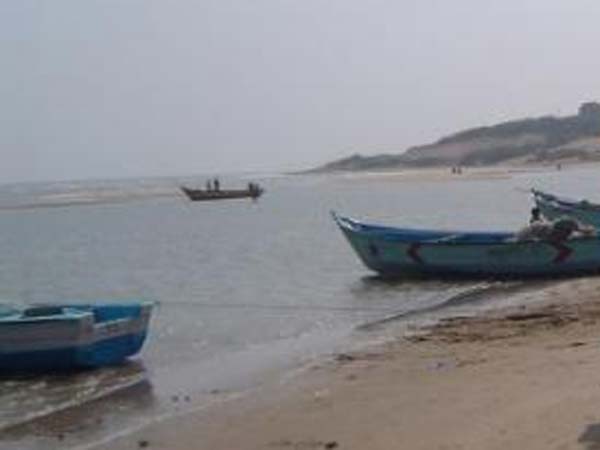 பாய்மரப்போட்டி நடக்குது