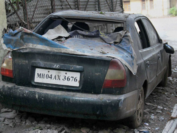 Dawood Ibrahim's green Accent car burnt in Ghaziabad Dawood Ibrahim's green Accent car burnt in Ghaziabad