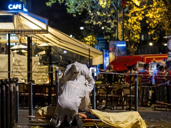 Specter of Paris attacks haunts city’s Christmas markets Specter of Paris attacks haunts city’s Christmas markets