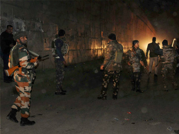 Pathankot attack- 8 calls from taxi driver's phone to Pakistan under probe Pathankot attack- 8 calls from taxi driver's phone to Pakistan under probe