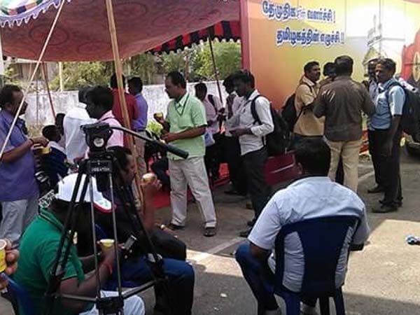 No seating arrangements made for journalists who went to cover DMDK general council No seating arrangements made for journalists who went to cover DMDK general council