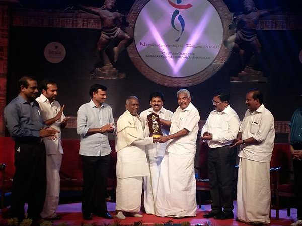 இளையராஜாவுக்கு கேரளா அரசின் நிசாகந்தி விருது வழங்கி சிறப்பிப்பு!!