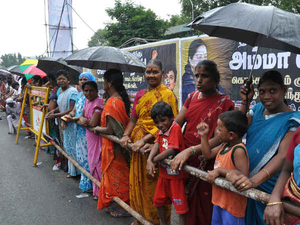 ஒரு கட்சிக்கும் தகுதி கிடையாது