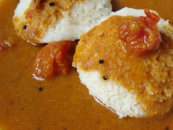 நாலு இட்லியும், வாட்டர் பாக்கெட்டும்