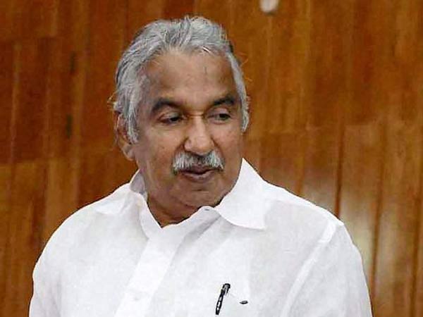சோலார் பேனல் மோசடி வழக்கு: கேரளா முதல்வர் உம்மன்சாண்டி மீது எப்ஐஆர் பதிவு செய்ய நீதிமன்றம் உத்தரவு! 