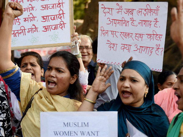 Muslim women now seek entry into Haji Ali dargah Muslim women now seek entry into Haji Ali dargah