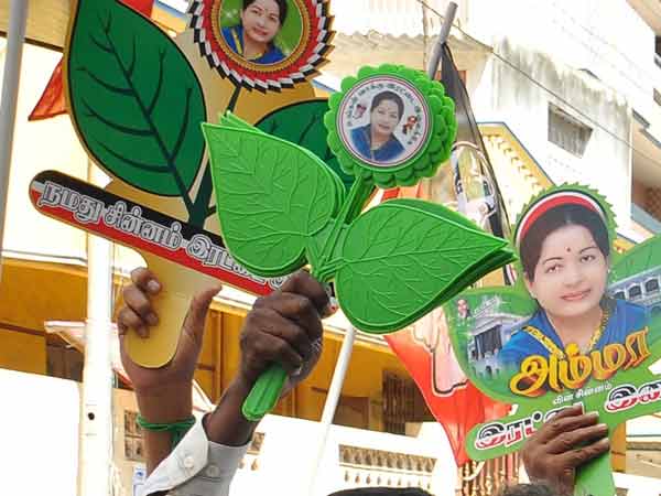 அதிமுகவுக்கு ஆதாயம்