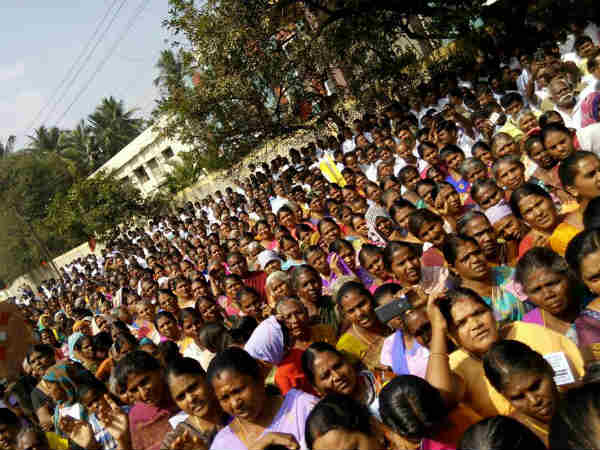 kanimozhi leads the agitation in Coimbatore kanimozhi leads the agitation in Coimbatore