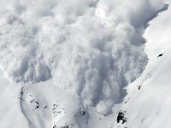 10 Madras Regiment army men trapped after avalanche hits Siachen glacier 10 Madras Regiment army men trapped after avalanche hits Siachen glacier