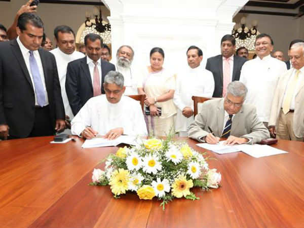 Ex-army chief Sarath Fonseka joins Sri Lanka government Ex-army chief Sarath Fonseka joins Sri Lanka government