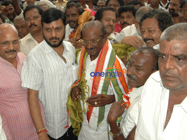 Anti Tasmac walk: Kumari Anandhan faints Anti Tasmac walk: Kumari Anandhan faints