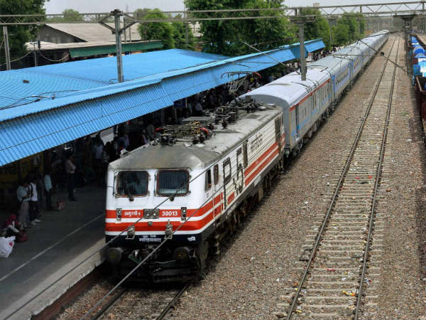 குறைந்தபட்சம் ஒரு ரயிலாவது