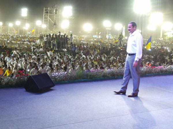அந்நியனாக மாறினார்