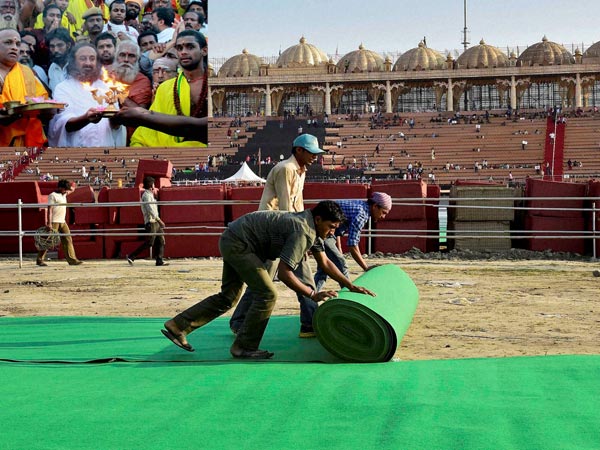 Delhi farmers protes against Sri Sri Ravi Shankar Delhi farmers protes against Sri Sri Ravi Shankar